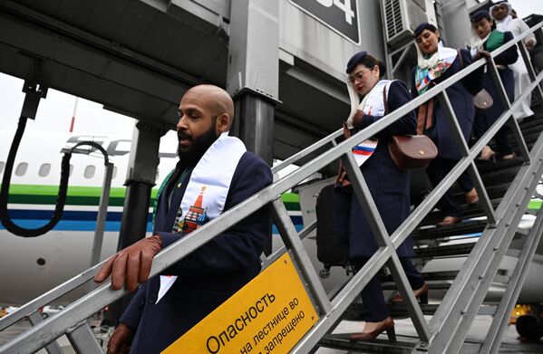 مضيفات طيران الخطوط الجوية السعودية (المملكة العربية السعودية) في مطار شيريميتيفو. - سبوتنيك عربي