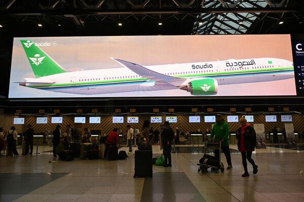 أطلقت الخطوط الجوية العربية السعودية (السعودية) رحلاتها بين موسكو والرياض عبر مطار شيريميتيفو. - سبوتنيك عربي