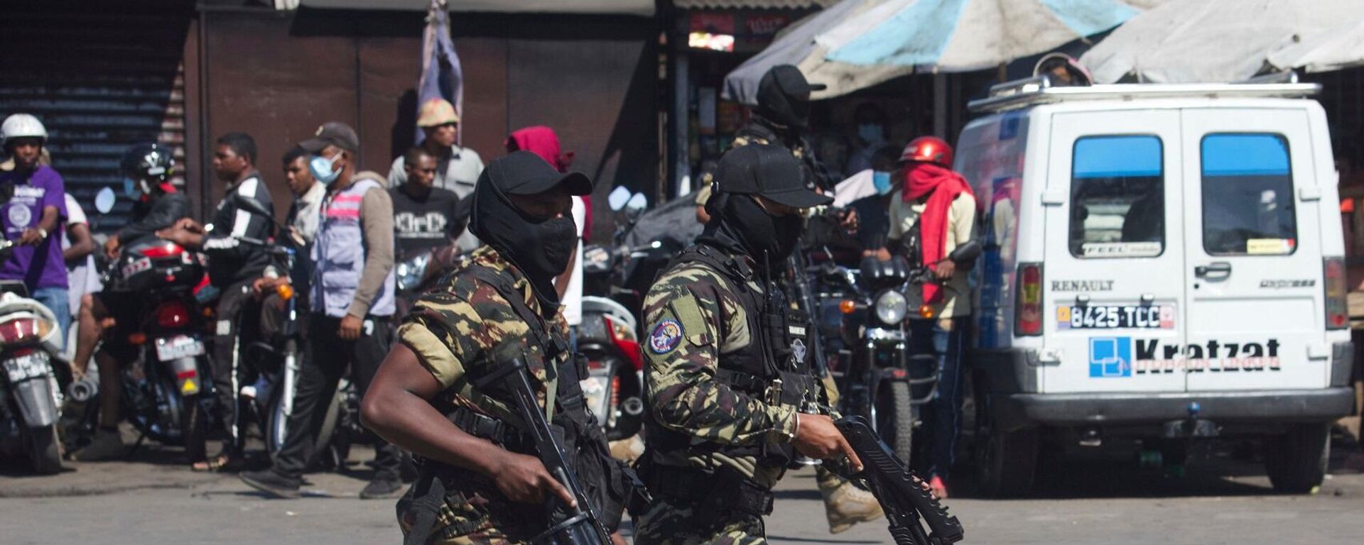 الشرطة تقوم بدوريات في الشوارع خلال احتجاج يطالب باستقالة رئيس مدغشقر، أندريه راجولينا، أنتاناناريفو، 9 أكتوبر/تشرين الأول 2025 - سبوتنيك عربي, 1920, 15.10.2025