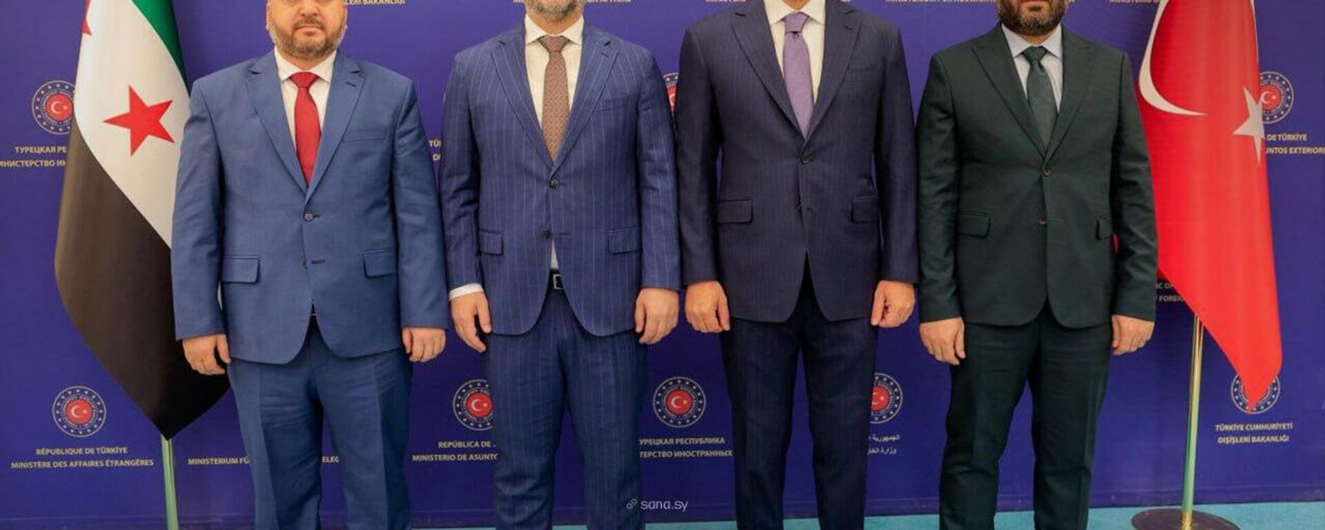 وزير الخارجية والمغتربين أسعد حسن الشيباني على رأس وفد رفيع المستوى يضم وزير الدفاع اللواء مرهف أبو قصرة ورئيس جهاز الاستخبارات العامة حسين السلامة، يلتقي في أنقرة وزير الخارجية التركي هاكان فيدان ووزير الدفاع يشار غولر ورئيس الاستخبارات العامة إبراهيم قالن. - سبوتنيك عربي, 1920, 13.10.2025