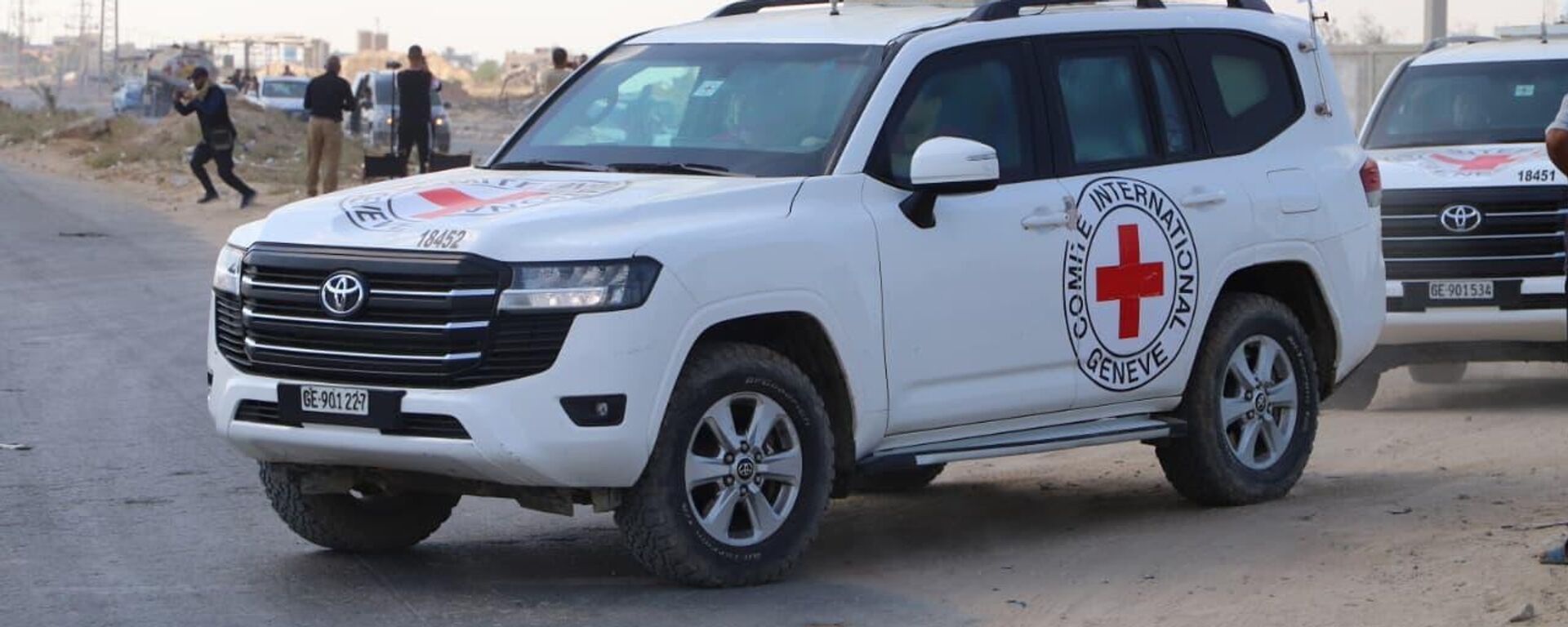 الصليب الأحمر ينقل 13 أسير إسرائيلي في إطار الدفعة الثانية لتبادل الأسرى لتسليمهم للجانب الإسرائيلي - سبوتنيك عربي, 1920, 05.11.2025