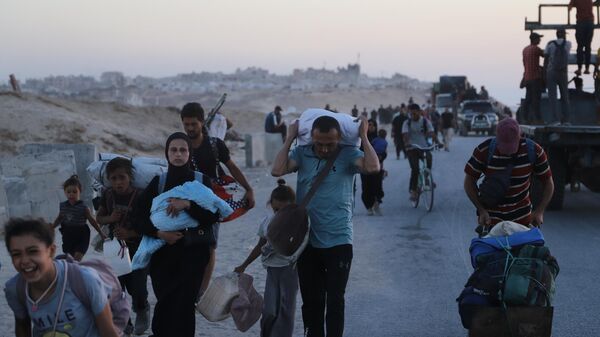 عودة النازحين إلى ركام منازلهم المدمرة تفتح فصلا جديدا للصمود والبقاء في قطاع غزة  - سبوتنيك عربي