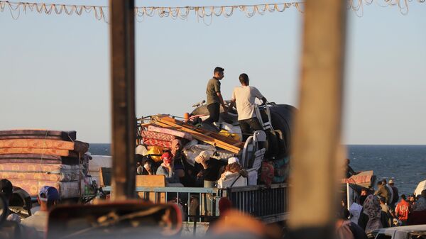 عودة النازحين إلى ركام منازلهم المدمرة تفتح فصلا جديدا للصمود والبقاء في قطاع غزة  - سبوتنيك عربي