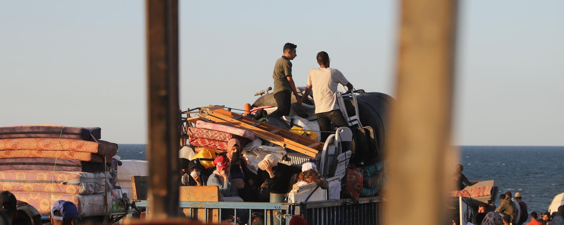 عودة النازحين إلى ركام منازلهم المدمرة تفتح فصلا جديدا للصمود والبقاء في قطاع غزة عودة النازحين إلى ركام منازلهم المدمرة تفتح فصلا جديدا للصمود والبقاء في قطاع غزة - سبوتنيك عربي, 1920, 08.12.2025