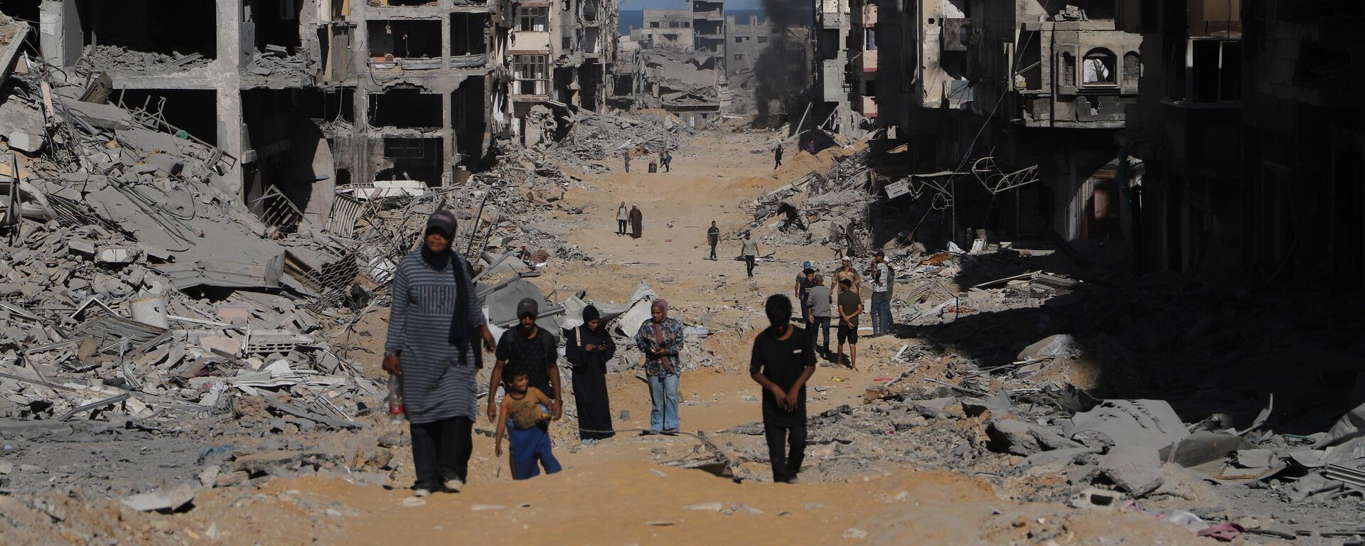 عودة النازحين إلى ركام منازلهم المدمرة تفتح فصلا جديدا للصمود والبقاء في قطاع غزة  - سبوتنيك عربي, 1920, 02.12.2025