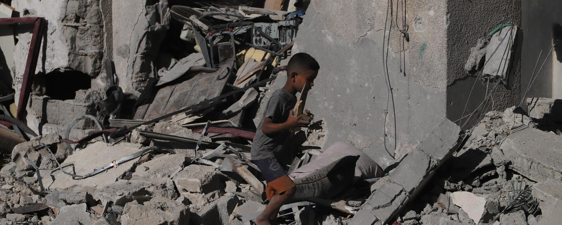 عودة النازحين إلى ركام منازلهم المدمرة تفتح فصلا جديدا للصمود والبقاء في قطاع غزة  - سبوتنيك عربي, 1920, 23.10.2025