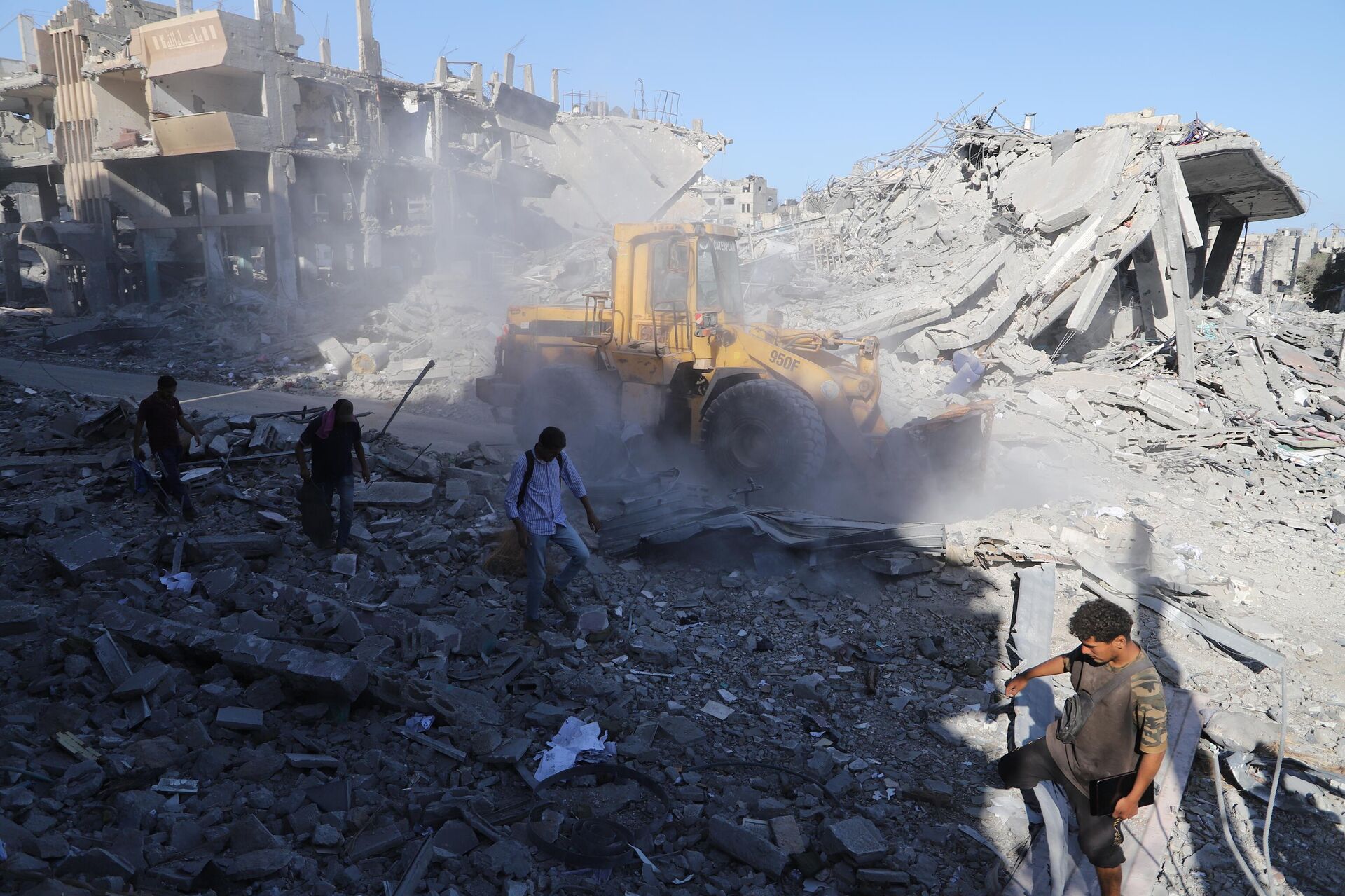 عودة النازحين إلى ركام منازلهم المدمرة تفتح فصلا جديدا للصمود والبقاء في قطاع غزة  - سبوتنيك عربي, 1920, 13.10.2025