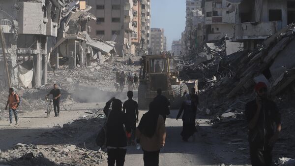 عودة النازحين إلى ركام منازلهم المدمرة تفتح فصلا جديدا للصمود والبقاء في قطاع غزة  - سبوتنيك عربي