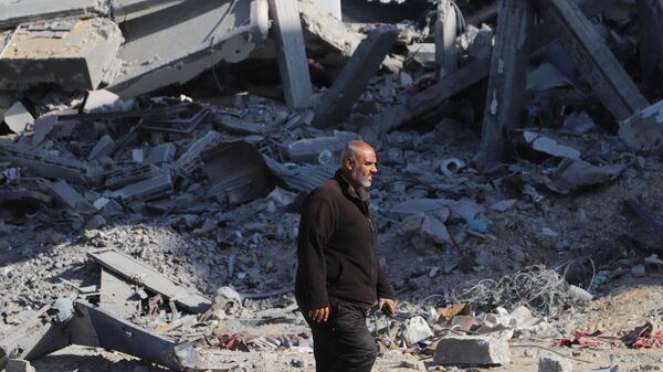 عودة النازحين إلى ركام منازلهم المدمرة تفتح فصلا جديدا للصمود والبقاء في قطاع غزة  - سبوتنيك عربي