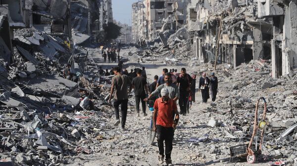 عودة النازحين إلى ركام منازلهم المدمرة تفتح فصلا جديدا للصمود والبقاء في قطاع غزة  - سبوتنيك عربي