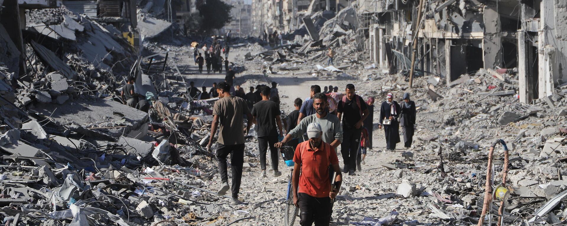 عودة النازحين إلى ركام منازلهم المدمرة تفتح فصلا جديدا للصمود والبقاء في قطاع غزة  - سبوتنيك عربي, 1920, 28.10.2025