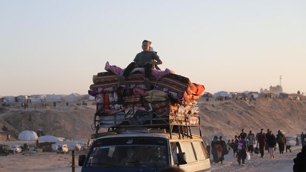 عودة النازحين إلى ركام منازلهم المدمرة تفتح فصلا جديدا للصمود والبقاء في قطاع غزة  - سبوتنيك عربي