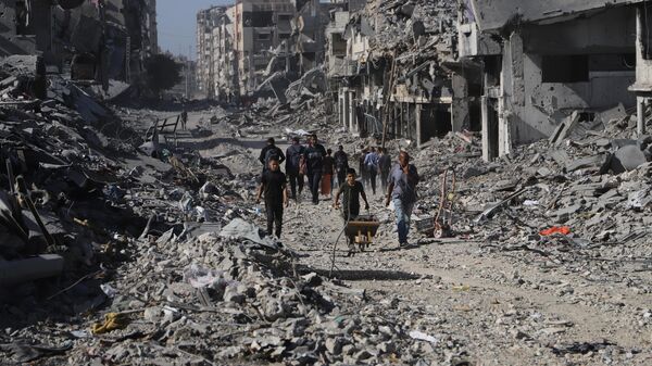 عودة النازحين إلى ركام منازلهم المدمرة تفتح فصلا جديدا للصمود والبقاء في قطاع غزة  - سبوتنيك عربي