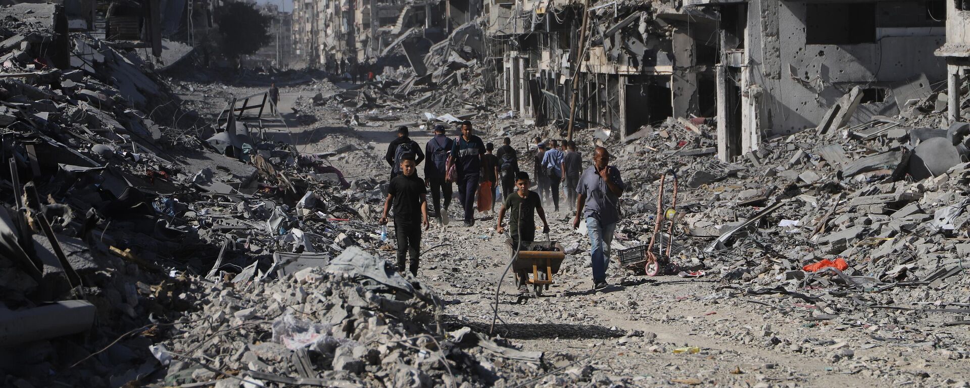 عودة النازحين إلى ركام منازلهم المدمرة تفتح فصلا جديدا للصمود والبقاء في قطاع غزة  - سبوتنيك عربي, 1920, 09.11.2025