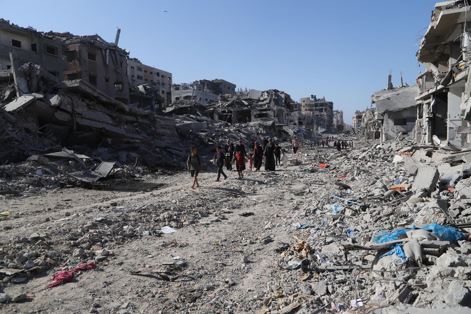 عودة النازحين إلى ركام منازلهم المدمرة تفتح فصلا جديدا للصمود والبقاء في قطاع غزة  - سبوتنيك عربي, 1920, 13.10.2025