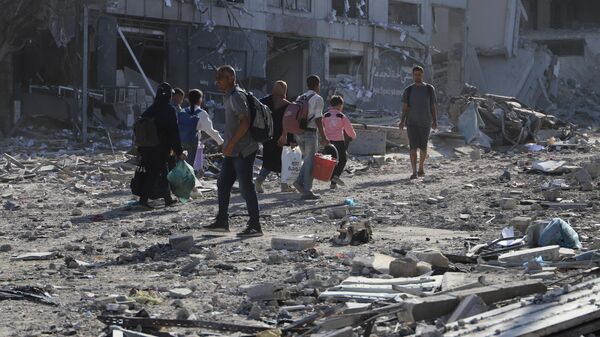 عودة النازحين إلى ركام منازلهم المدمرة تفتح فصلا جديدا للصمود والبقاء في قطاع غزة  - سبوتنيك عربي