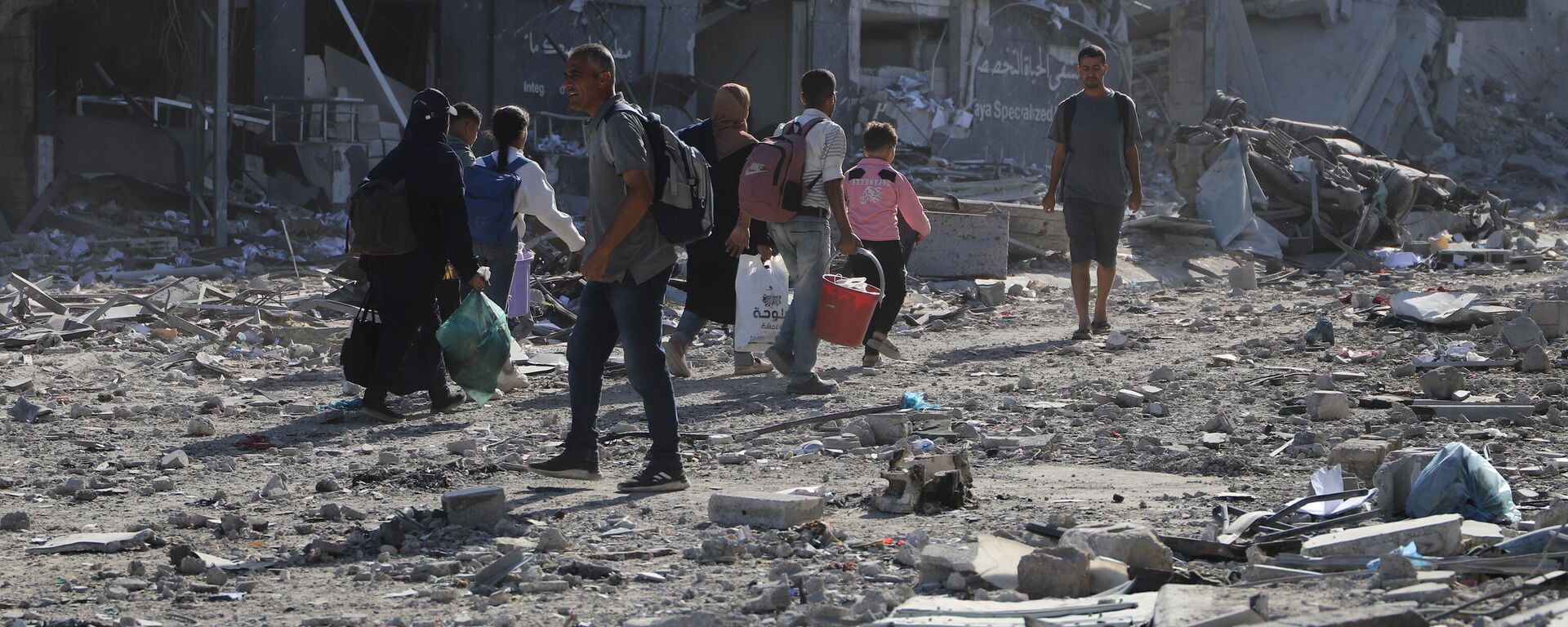 عودة النازحين إلى ركام منازلهم المدمرة تفتح فصلا جديدا للصمود والبقاء في قطاع غزة  - سبوتنيك عربي, 1920, 22.11.2025