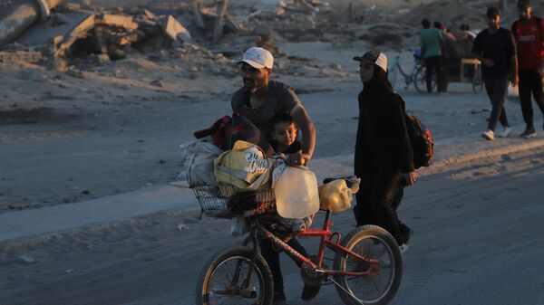 عودة النازحين إلى ركام منازلهم المدمرة تفتح فصلا جديدا للصمود والبقاء في قطاع غزة  - سبوتنيك عربي