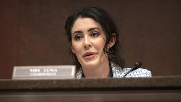 النائبة آنا بولينا لونا  تتحدث خلال جلسة استماع لفريق عمل مجلس النواب  وذلك في مبنى الكابيتول، يوم الثلاثاء 1 أبريل 2025، في واشنطن. - سبوتنيك عربي