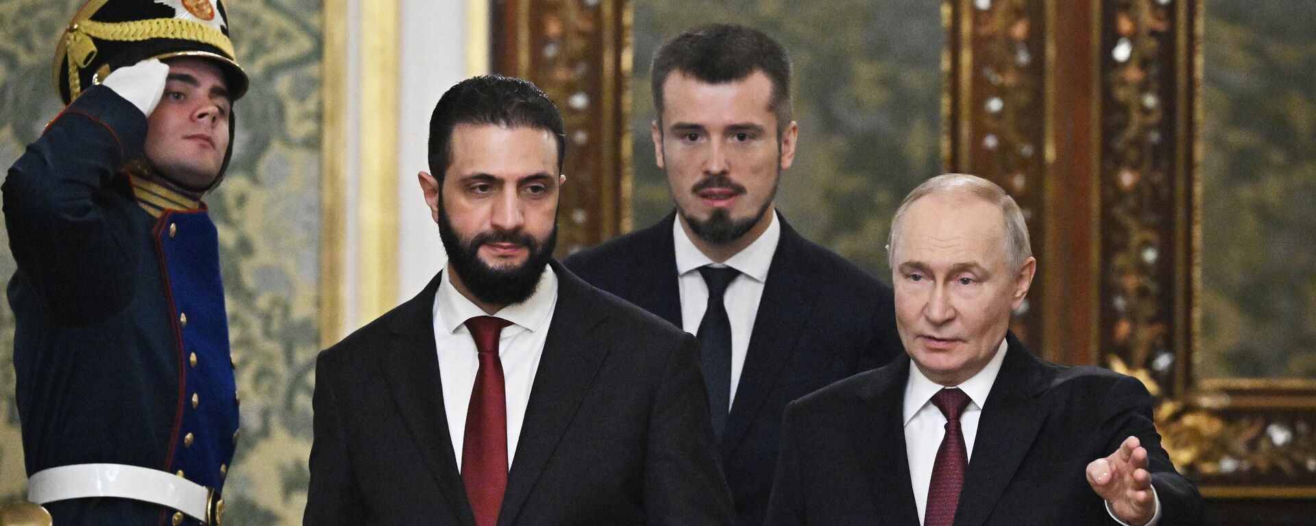 الرئيس الروسي فلاديمير بوتين والرئيس السوري أحمد الشرع خلال اجتماع في موسكو. - سبوتنيك عربي, 1920, 15.10.2025