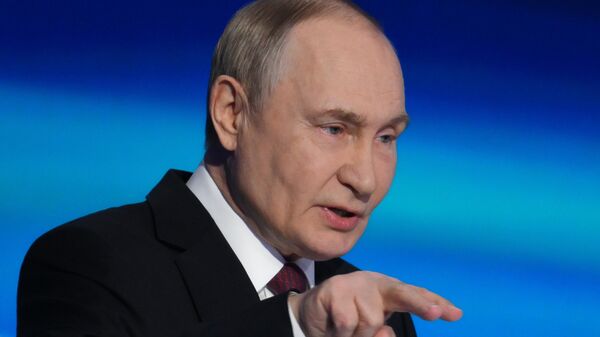 بوتين يلقي كلمة في المنتدى الدولي أسبوع الطاقة الروسي - سبوتنيك عربي