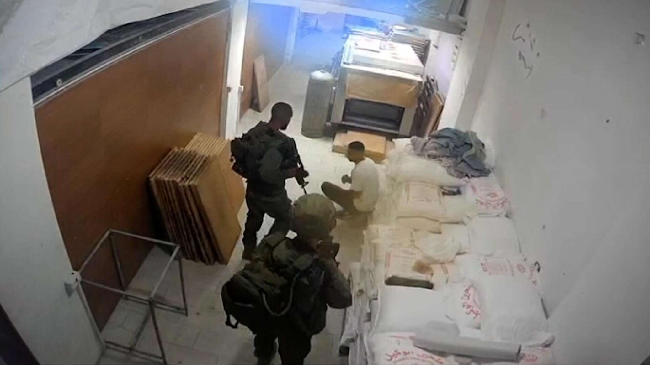 "بالرصاص والتنكيل والضرب المبرح".. الجيش الإسرائيلي يمعن في قمع الفلسطينيين خلال مداهمات الضفة