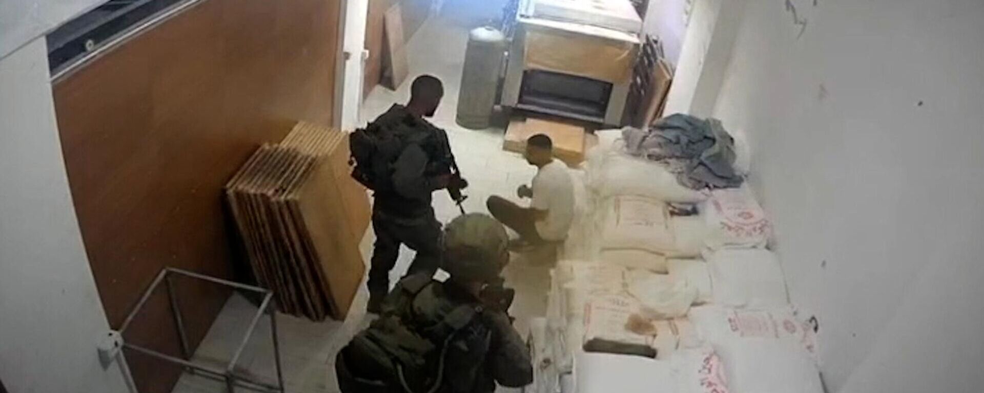 بالرصاص والتنكيل والضرب المبرح: الجيش الإسرائيلي يمعن في قمع الفلسطينيين خلال مداهمات الضفة - سبوتنيك عربي, 1920, 29.10.2025