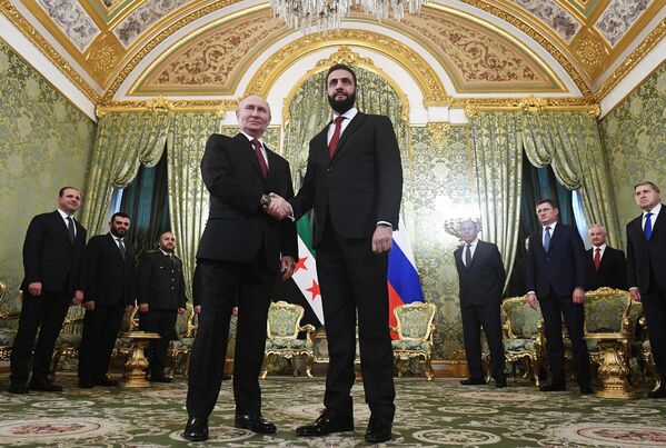 الرئيس الروسي فلاديمير بوتين، خلال استقباله الرئيس السوري أحمد الشرع، في الكرملين، بالعاصمة الروسية موسكو - سبوتنيك عربي