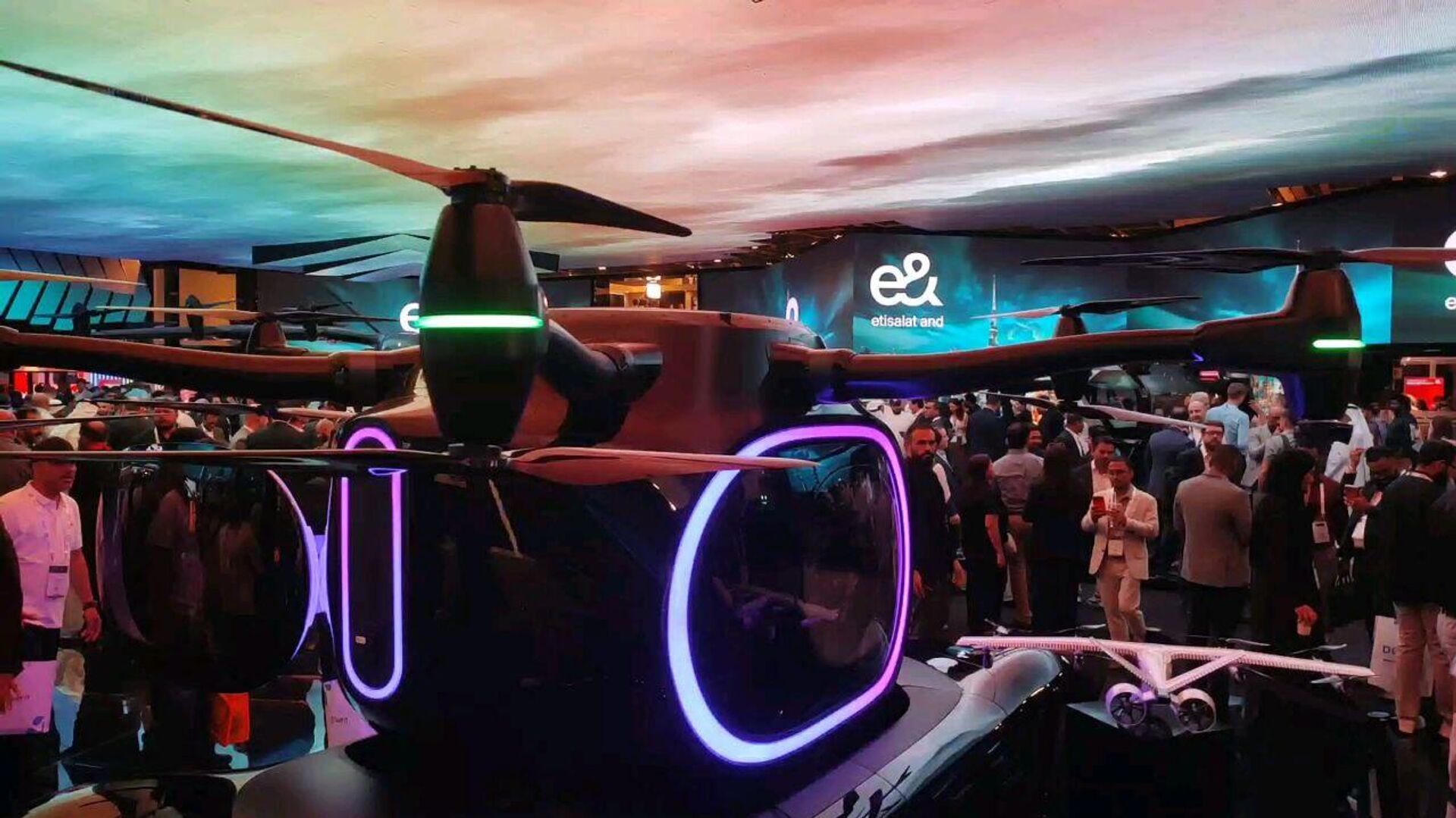 الكشف عن أول طائرة كهربائية تاكسي في معرض جيتكس غلوبال دبي الكشف عن أول طائرة كهربائية تاكسي في معرض جيتكس غلوبال دبي - سبوتنيك عربي, 1920, 17.10.2025