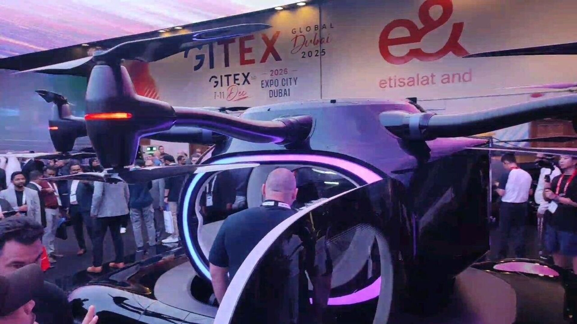 الكشف عن أول طائرة كهربائية تاكسي في معرض جيتكس غلوبال دبي الكشف عن أول طائرة كهربائية تاكسي في معرض جيتكس غلوبال دبي - سبوتنيك عربي, 1920, 17.10.2025