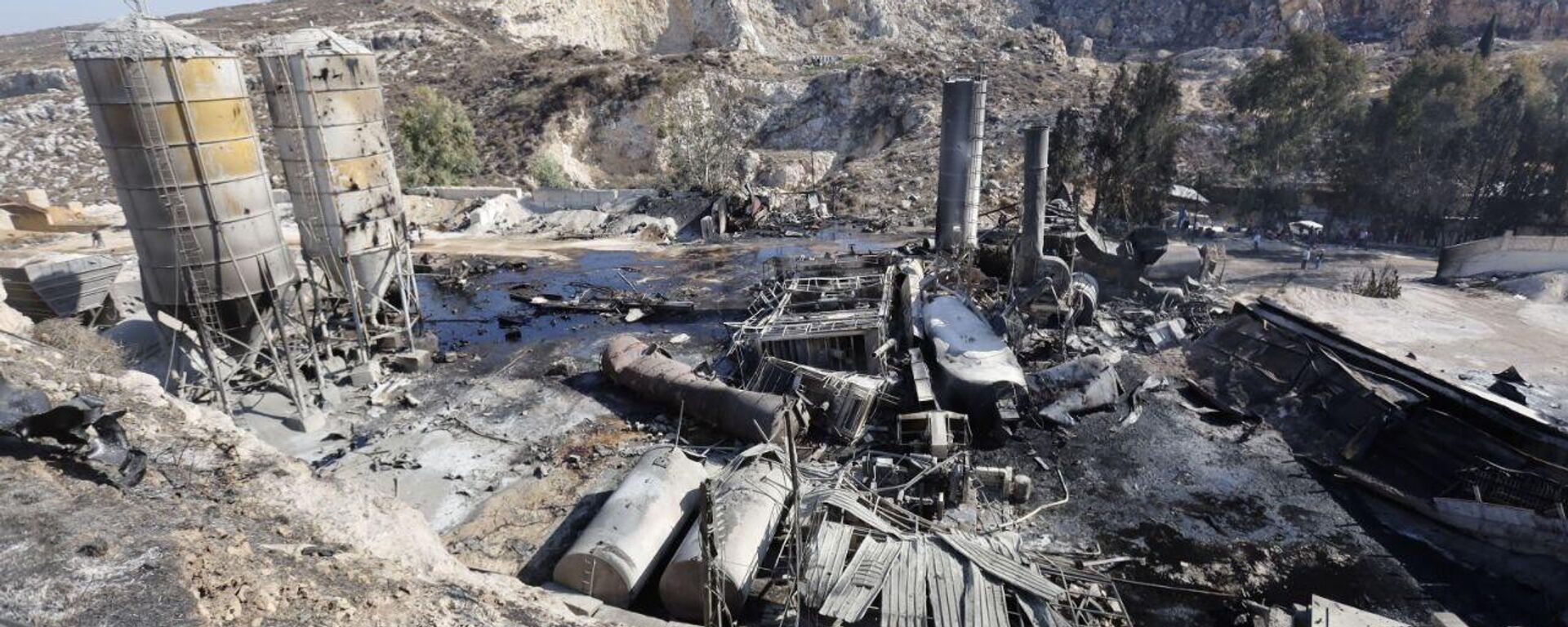 غارات إسرائيلية مدمّرة تطال معمل إسمنت ومجبل زفت في الجنوب اللبناني - سبوتنيك عربي, 1920, 17.10.2025