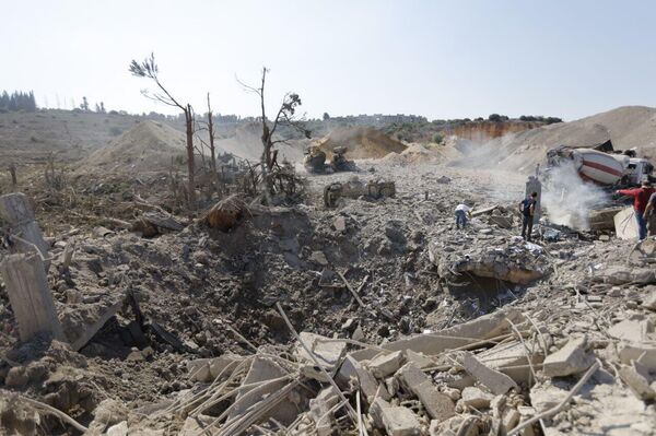 غارات إسرائيلية مدمّرة تستهدف معمل إسمنت ومجبل زفت في الجنوب اللبناني - سبوتنيك عربي