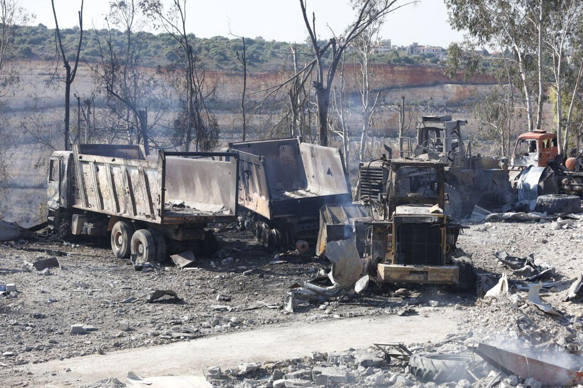 غارات إسرائيلية مدمّرة تطال معمل إسمنت ومجبل زفت في الجنوب اللبناني - سبوتنيك عربي, 1920, 17.10.2025