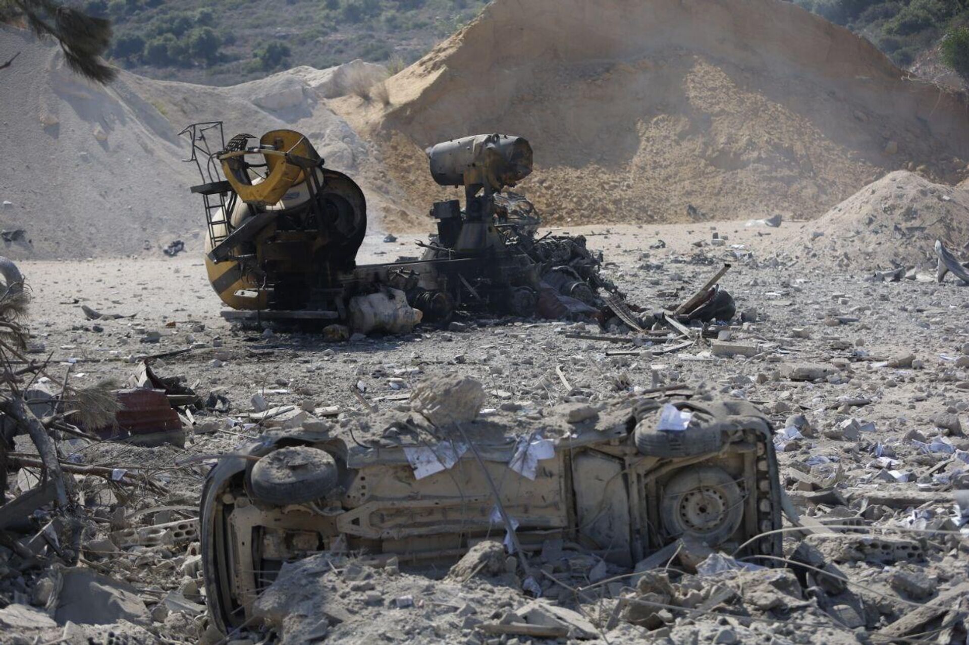 غارات إسرائيلية مدمّرة تطال معمل إسمنت ومجبل زفت في الجنوب اللبناني - سبوتنيك عربي, 1920, 17.10.2025