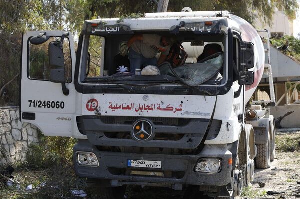 غارات إسرائيلية مدمّرة تستهدف معمل إسمنت ومجبل زفت في الجنوب اللبناني - سبوتنيك عربي