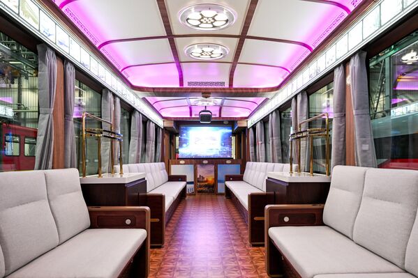 الجزء الداخلي من أول قطار سياحي يعمل بالهيدروجين في مقاطعة جيلين الصينية - سبوتنيك عربي