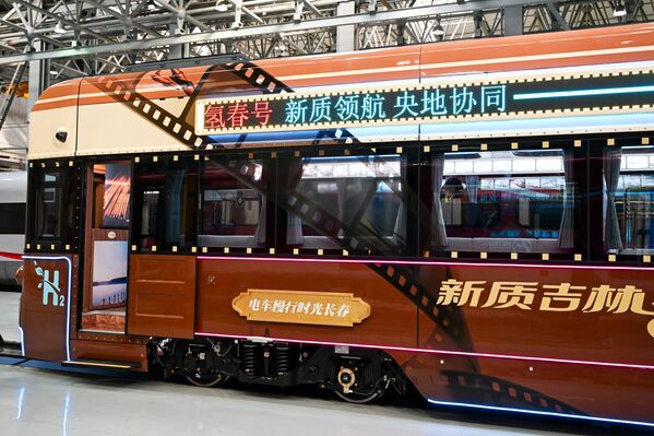 الجزء الخارجي من أول قطار سياحي يعمل بالهيدروجين في مقاطعة جيلين الصيينية - سبوتنيك عربي