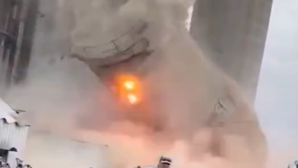 انهيار صومعة في أمريكا يثير الذعر ويتسبب بأضرار في شبكة الكهرباء - سبوتنيك عربي