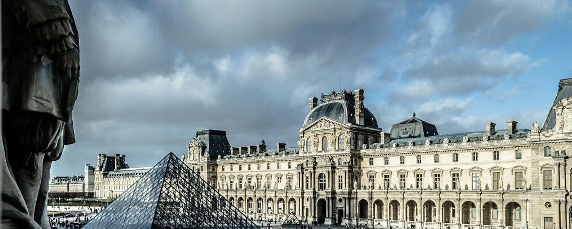 متحف اللوفر بالعاصمة الفرنسية باريس - سبوتنيك عربي, 1920, 20.10.2025
