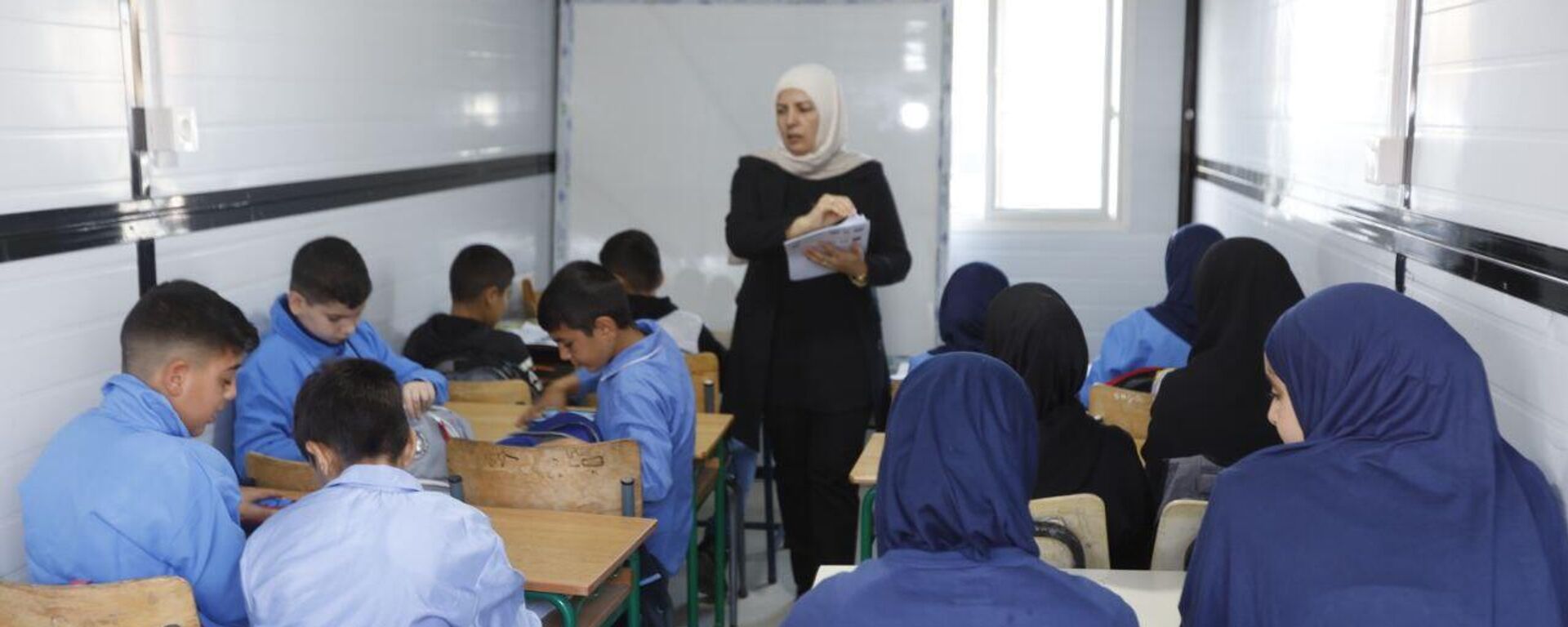 عدسة سبوتنيك ترصد عودة الحياة الدراسية إلى بلدة ميس الجبل جنوبي لبنان - سبوتنيك عربي, 1920, 20.10.2025