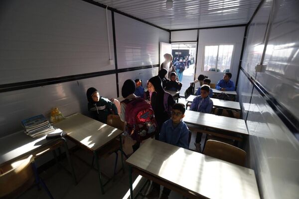 عدسة سبوتنيك ترصد عودة الحياة الدراسية إلى بلدة ميس الجبل جنوبي لبنان - سبوتنيك عربي