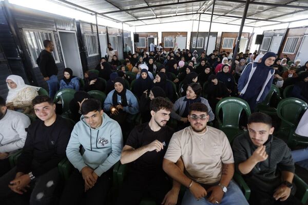 عدسة سبوتنيك ترصد عودة الحياة الدراسية إلى بلدة ميس الجبل جنوبي لبنان - سبوتنيك عربي