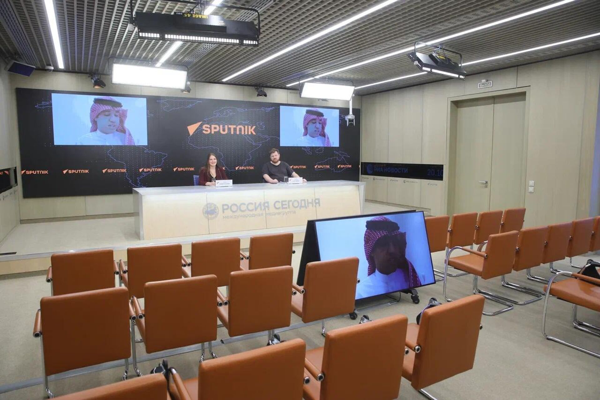 سبوتنيك ويونا تنظمان ورشة عمل للتعرف على حالات التزييف باستخدام الذكاء الاصطناعي - سبوتنيك عربي, 1920, 20.10.2025