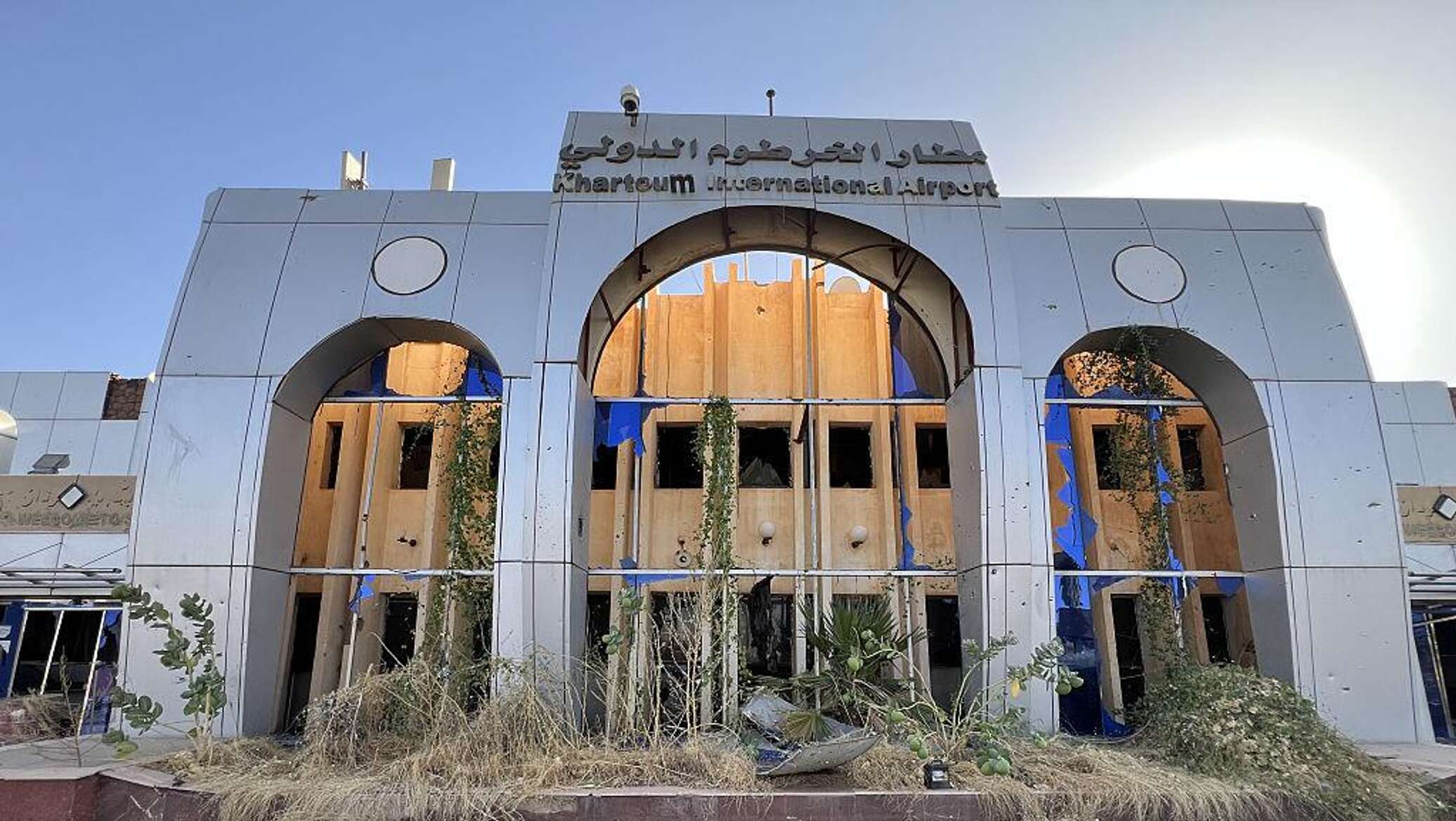 قبل إعادة فتحه... هجوم بطائرة مسيرة يستهدف محيط مطار الخرطوم