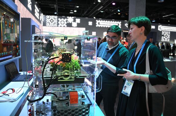 زوار معرض &quot;Made in Russia&quot;، المنظم ضمن فعاليات المنتدى الدولي للتصدير &quot;صنع في روسيا&quot;، بالعاصمة موسكو - سبوتنيك عربي