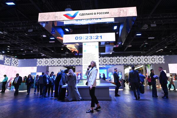 زوار معرض &quot;Made in Russia&quot;، المنظم ضمن فعاليات المنتدى الدولي للتصدير &quot;صنع في روسيا&quot;، بالعاصمة موسكو - سبوتنيك عربي