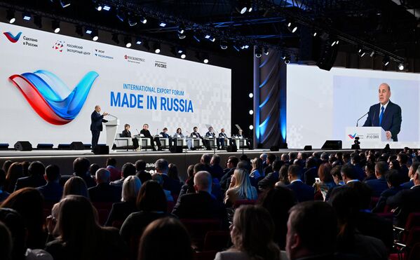 رئيس الوزراء الروسي ميخائيل ميشوستين، يتحدث في افتتاح معرض &quot;Made in Russia&quot;، المنظم ضمن فعاليات المنتدى الدولي للتصدير &quot;صنع في روسيا&quot;، بالعاصمة موسكو - سبوتنيك عربي