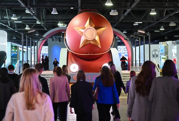 زوار معرض &quot;Made in Russia&quot;، المنظم ضمن فعاليات المنتدى الدولي للتصدير &quot;صنع في روسيا&quot;، بالعاصمة موسكو - سبوتنيك عربي