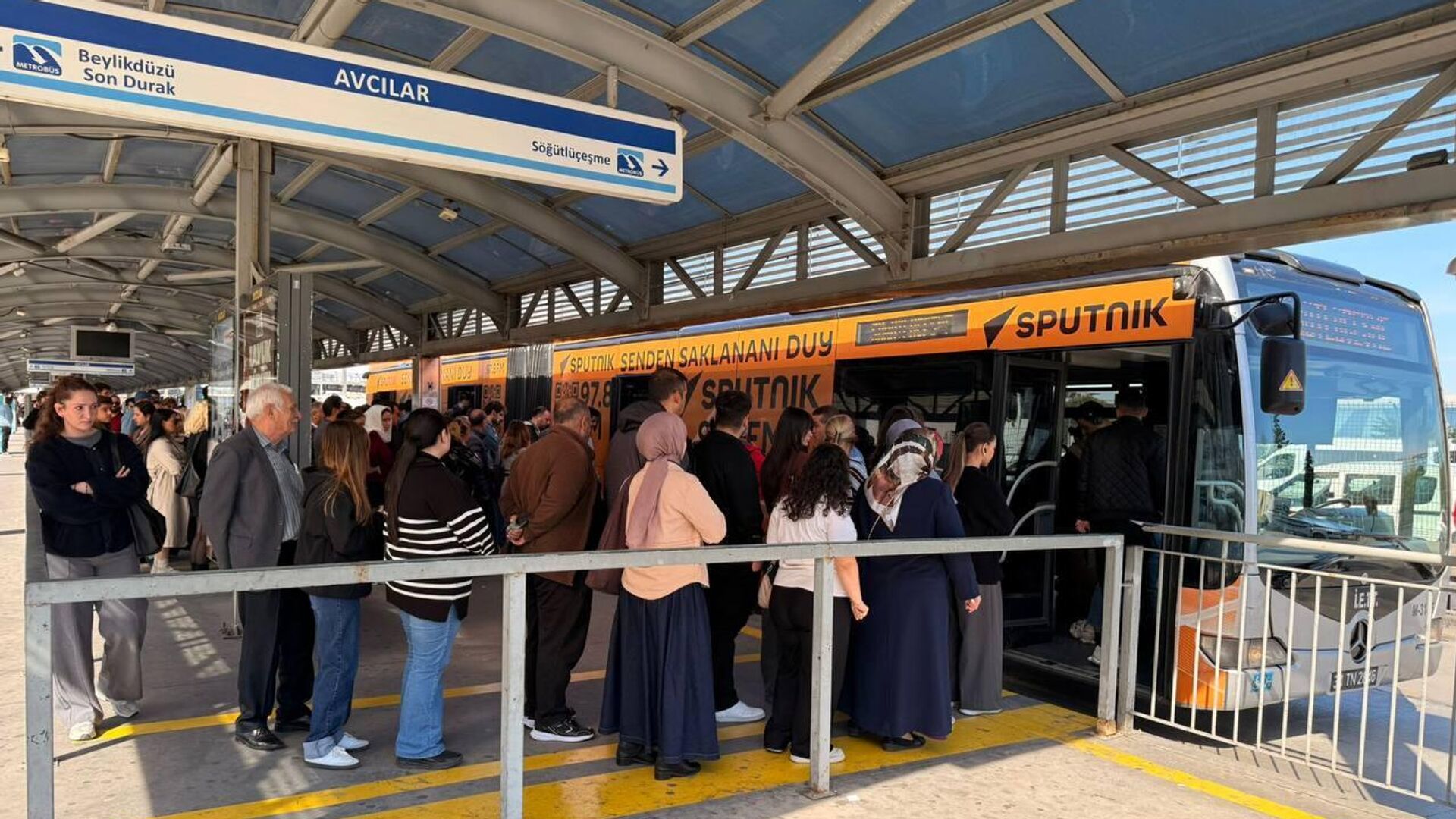 سبوتنيك تطلق حافلاتها الجديدة في أحد أهم شوارع إسطنبول سبوتنيك تطلق حافلاتها الجديدة في أحد أهم شوارع إسطنبول - سبوتنيك عربي, 1920, 23.10.2025