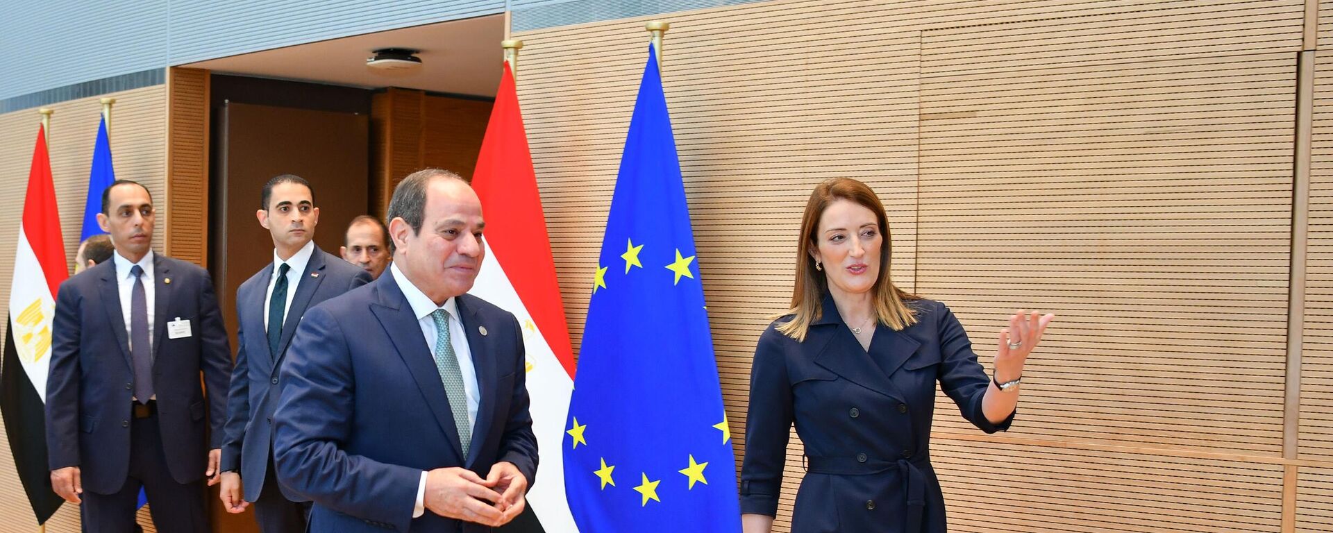 الرئيس المصري عبد الفتاح السيسي خلال اجتماعه مع رئيسة البرلمان الأوروبي، روبرتا ميتسولا، في بروكسل - سبوتنيك عربي, 1920, 23.10.2025